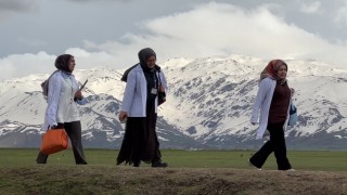 Yüksekovanın fedakar ebeleri gebeler için yollarda