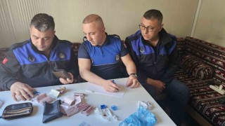 Zabıta tarafından bulunan para ve altın sahibine teslim edildi