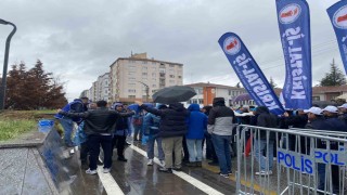 1 Mayıs yürüyüşleri geniş güvenlik önlemleriyle başladı