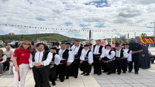 ‘19 Mayıs Gençlik Festivali kortej yürüyüşü ile başladı: JÖHten Üzüm Salkımı gösterisi nefes kesti