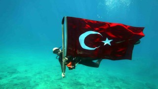 19 Mayıs ruhu Fethiyede su altında yaşatıldı