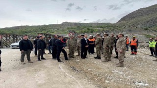 2. Ordu Komutanı Topaloğlu Hakkari-Van yolundaki çalışmaları inceledi
