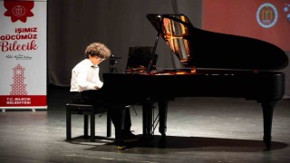 2. Uluslararası Ayva Çiçeği Piyano Festivalinde 6 ülkeden gelen genç piyanistler hünerlerini sergiledi