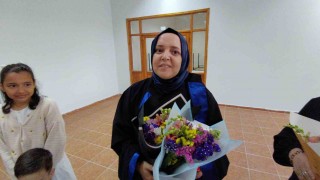 3 çocuk annesi kadın üniversiteyi okul birincisi olarak bitirdi