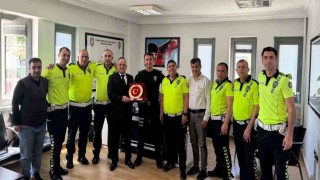 30 yıllık trafik polisinden duygulandıran veda