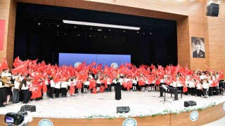 300 çocuktan oluşan korodan muhteşem konser