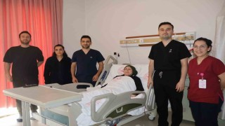 5 saat süren mikro operasyon başarıyla tamamlandı: Kendi dokusuyla hayata tutundu
