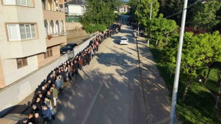 60 yıldır süren gelenek: Bayramlaşmada 1 kilometrelik kuyruk oluştu