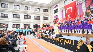 600 çocuktan dev koro performansı