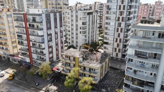 Adanada depremde hasar gören mahkemelik binalarda yıkım başladı