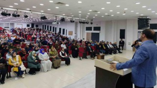 Adıyamanda Dijital dünyada çocuk ve ebeveyn olmak konferansı düzenlendi