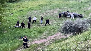 Adıyamanda otomobil tarlaya uçtu: 4 yaralı