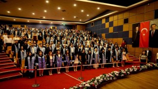 ADÜ İletişim Fakültesi mezunlarını törenle uğurladı