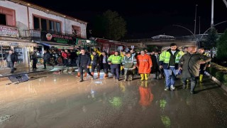 AFAD: Su baskınlarının yol açtığı olumsuzlukları bertaraf etmek üzere bin 513 personel ve 196 AFAD gönüllüsü ile müdahale hizmetleri yerine getirilmiştir