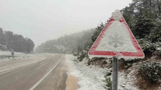 Afyonkarahisarda kar ulaşımı aksattı