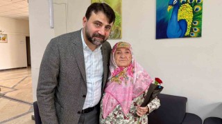 AK Parti heyetinden Anneler Gününde huzurevi ziyareti