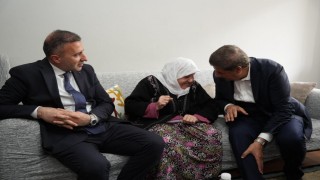 AK Parti İstanbul milletvekilleri Anneler Günü dolayısıyla sahadaydı