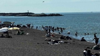 Akçakoca sahilleri bayramda doldu taştı
