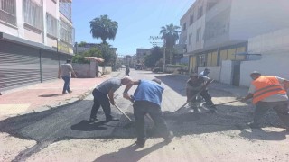 Akdenizde asfalt yama çalışmaları devam ediyor