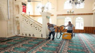 Akdenizde camiler bayram öncesi dezenfekte edildi