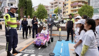 Alanya’da Çocuklar Trafik Bilinci İçin Sahaya İndi