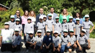 Alanya’da Öğrenciler Fideleri Toprakla Buluşturdu