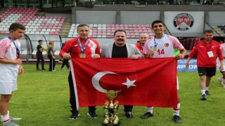 Aliağalı Semih Ayriç, dünya şampiyonu oldu