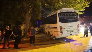 Alkollü sürücünün kullandığı minibüs iş yerine daldı: 2 yaralı