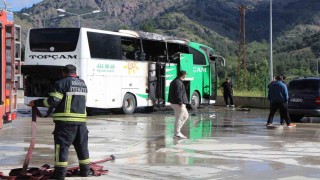 Amasyada otobüs terminalinde park halindeki yolcu otobüsü yandı