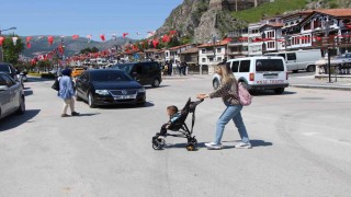Amasyaya gelen şaşırıyor: Korna sesi yok, yollarda öncelik yayaların