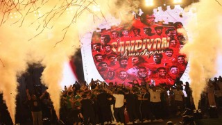 Amed Sportif Faaliyetler kupayı kaldırarak şampiyonluğu kutladı