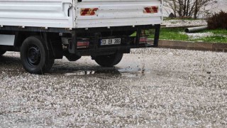 Aniden bastıran dolu, sürücülere zor anlar yaşattı