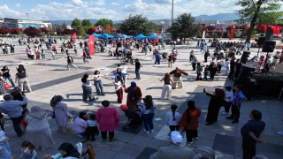 Anıtpark meydanı kutlamaların adresi oldu