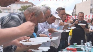 Ankarada düzenlenen ‘Kavurma Yeme Yarışması renkli görüntülere sahne oldu
