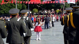 Antalyada 19 Mayıs coşkusu çelenk töreniyle başladı