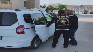 Antalyada 410 bin lira değerinde ziynet eşyası çalan hırsız yakalandı