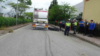 Antalyada feci kaza: Tırın altında kalan 19 yaşındaki motosikletli genç hayatını kaybetti