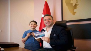 Antarktikadan dönen en genç Türk, Kuşadası Belediyesinde ağırlandı