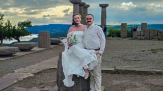 Antik kent, düğün fotoğrafı çektirmek isteyen çifte doğal fotoğraf stüdyosu oldu