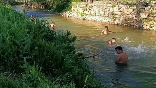 Arabanda yıllar sonra akan dereler en çok çocukları sevindirdi