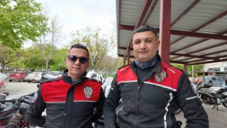 Araç sürerken boğazına erik kaçtı, hayatını Yunus polisleri kurtardı