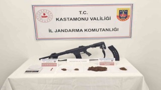 Araçta binlerce sentetik ecza hapla yakalanan sanıklardan biri tahliye edildi