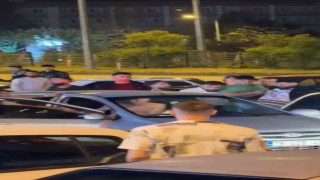 Araçtaki 2 kişiyi böyle darbettiler