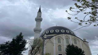 Arnavutköyde rüzgarın etkisiyle caminin minaresi sallandı, iki bina tahliye edildi