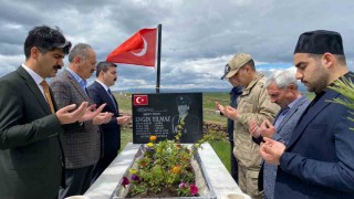 Arpaçayda bayramda duygulandıran şehitlik ziyareti