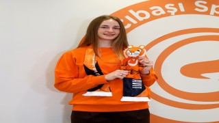 Avrupanın yükselen smaçörü Aleksandra Uzelac, Eczacıbaşı Dynavitte