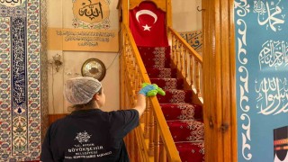 Aydın Büyükşehir Belediyesinden bayram öncesi camilerde temizlik