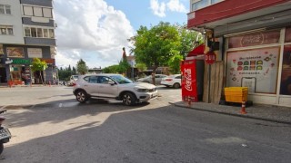 Aydında duyarsız araç parkı trafiği kilitledi