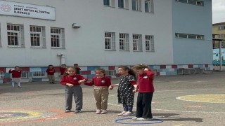 Aydıntepede öğrenciler yardımlaşmayı oyunla öğrendi