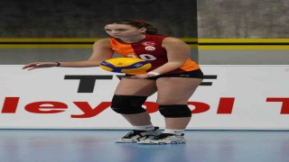 Ayvalıklı genç voleybolcu Minel Yalçın milli takım kampına davet edildi